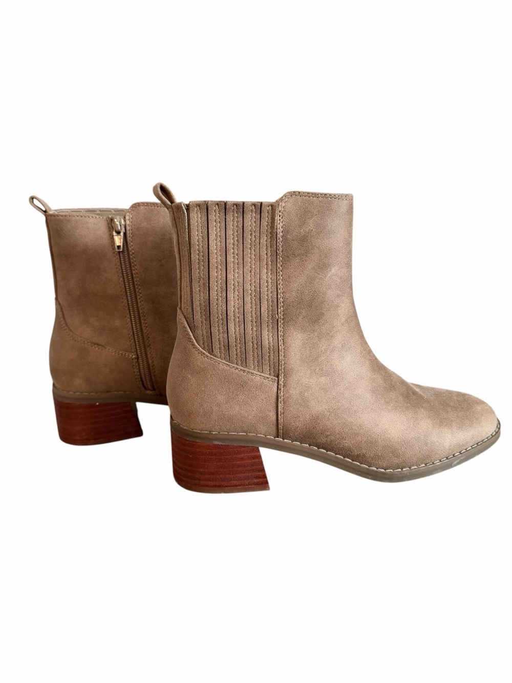DV Dolce Vita Delilah Tailored Chelsea Booties | Size 8